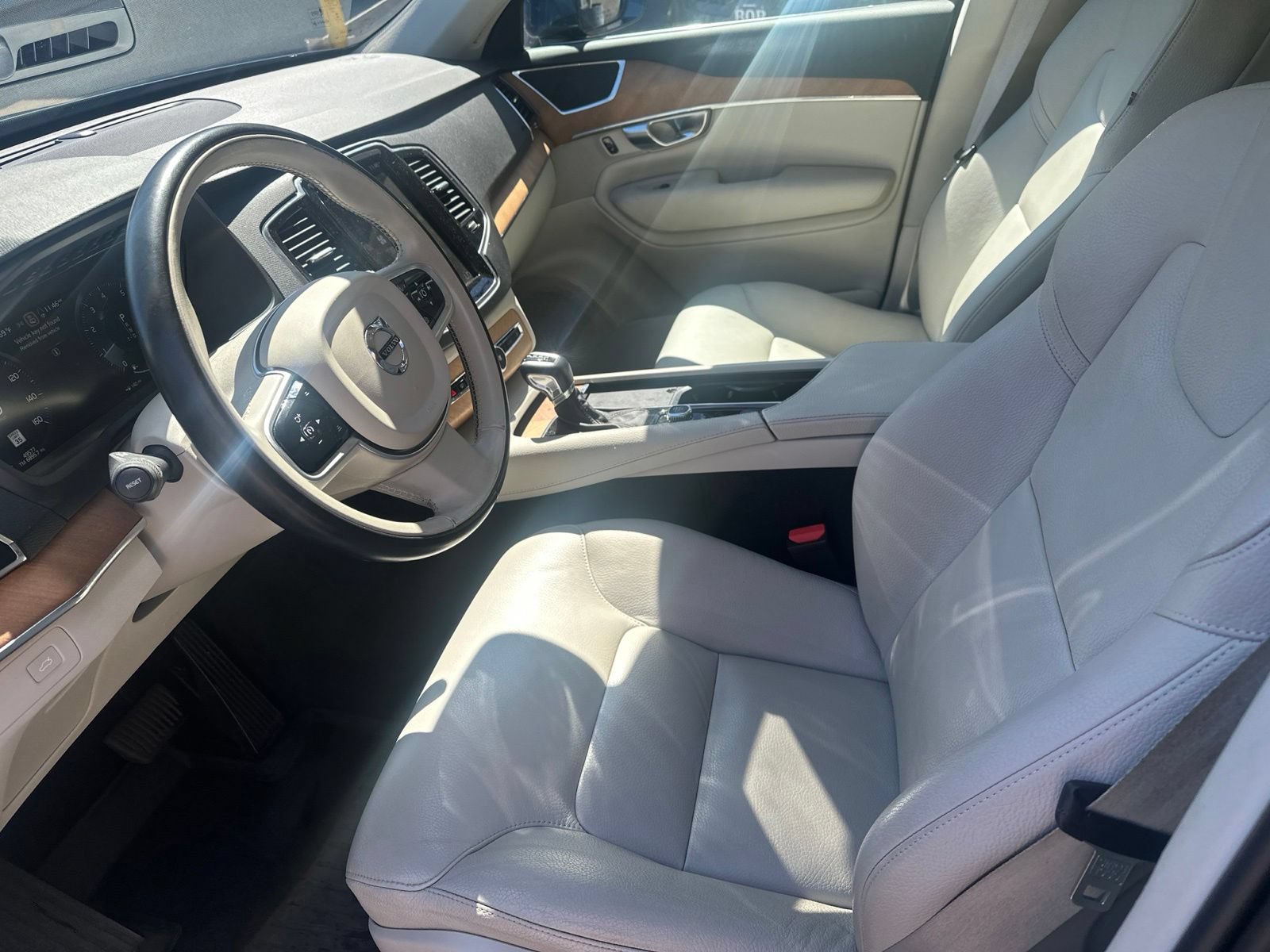 Used 2021 Volvo XC90 T5 Momentum w/ Advanced Package FWD image 9