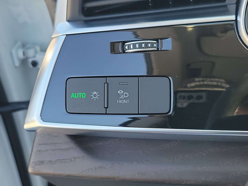 Used 2022 Audi Q8 Premium Plus w/ Premium Plus Package AWD/4WD image 24