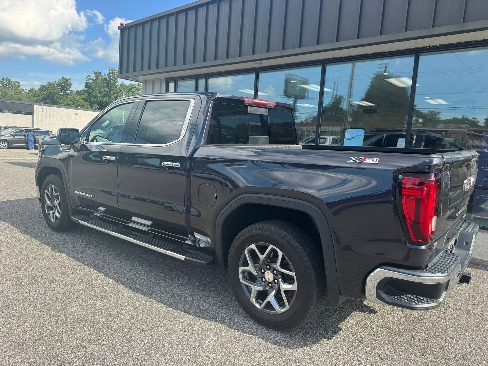 Certified 2023 GMC Sierra 1500 SLT w/ SLT Premium Package AWD/4WD image 3