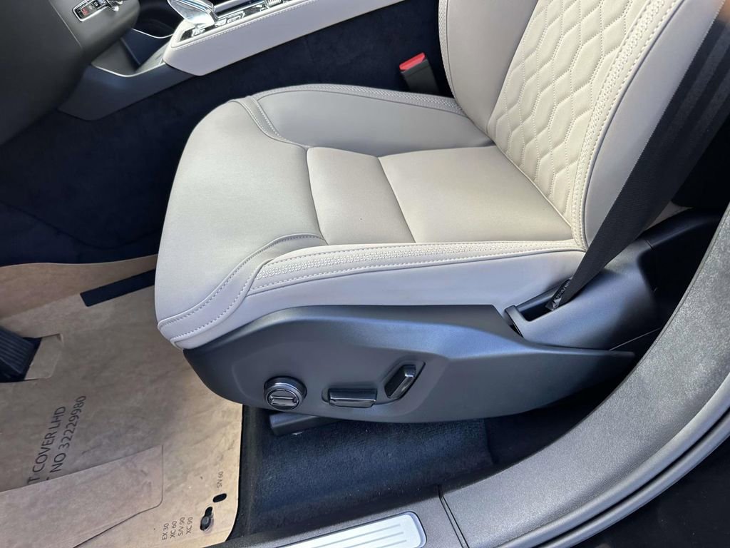 New 2026 Volvo XC90 T8 Plus w/ Protection Package Premier image 16