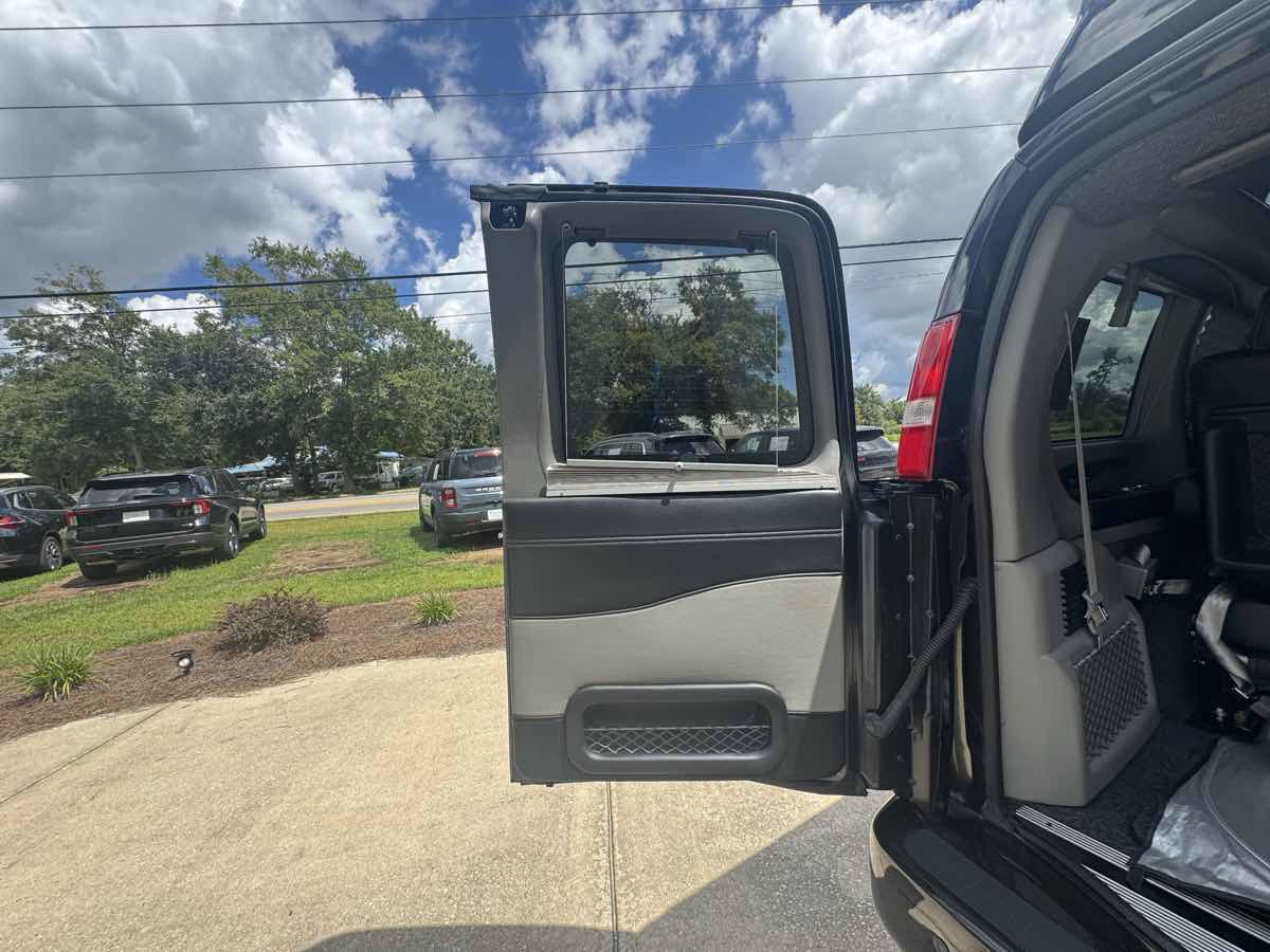 Used 2021 Chevrolet Express 2500 w/ Enhanced Convenience Package RWD image 28