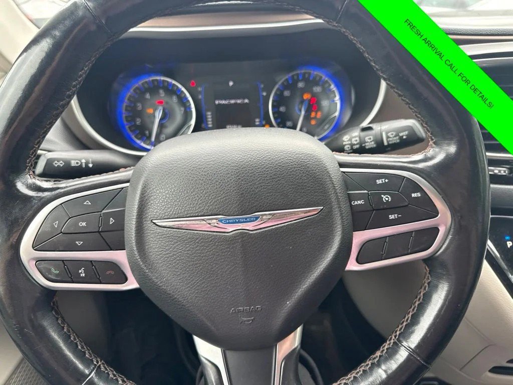 Used 2019 Chrysler Pacifica Touring-L FWD image 18