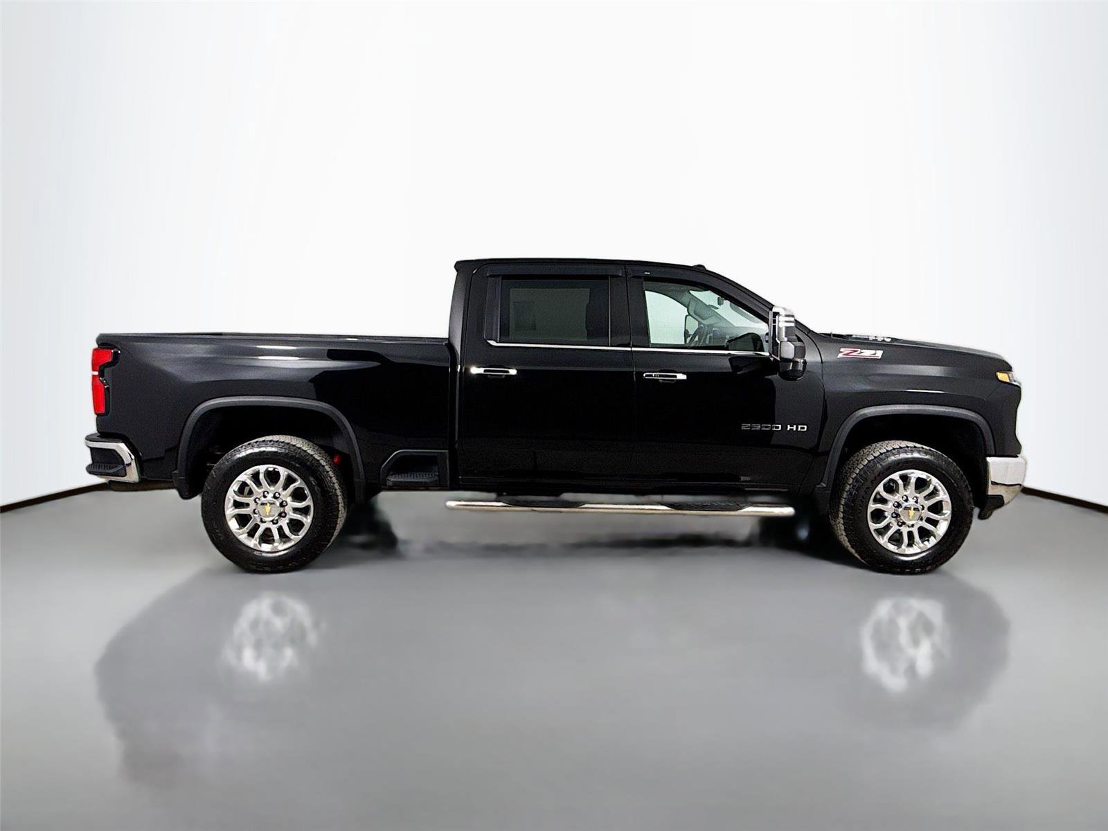 Used 2025 Chevrolet Silverado 2500 LTZ w/ LTZ Premium Package AWD/4WD image 10