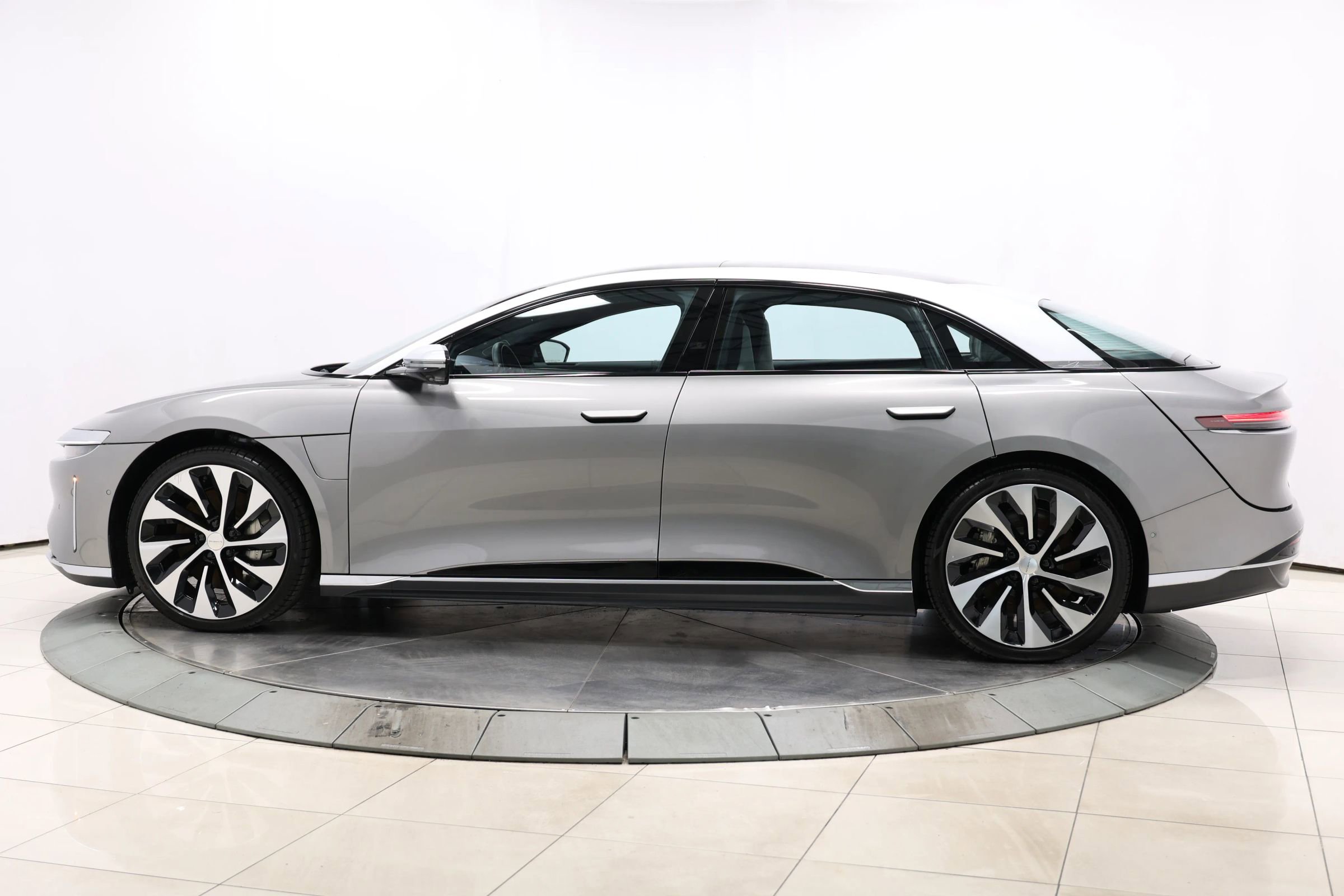 Used 2023 Lucid Air Grand Touring image 7