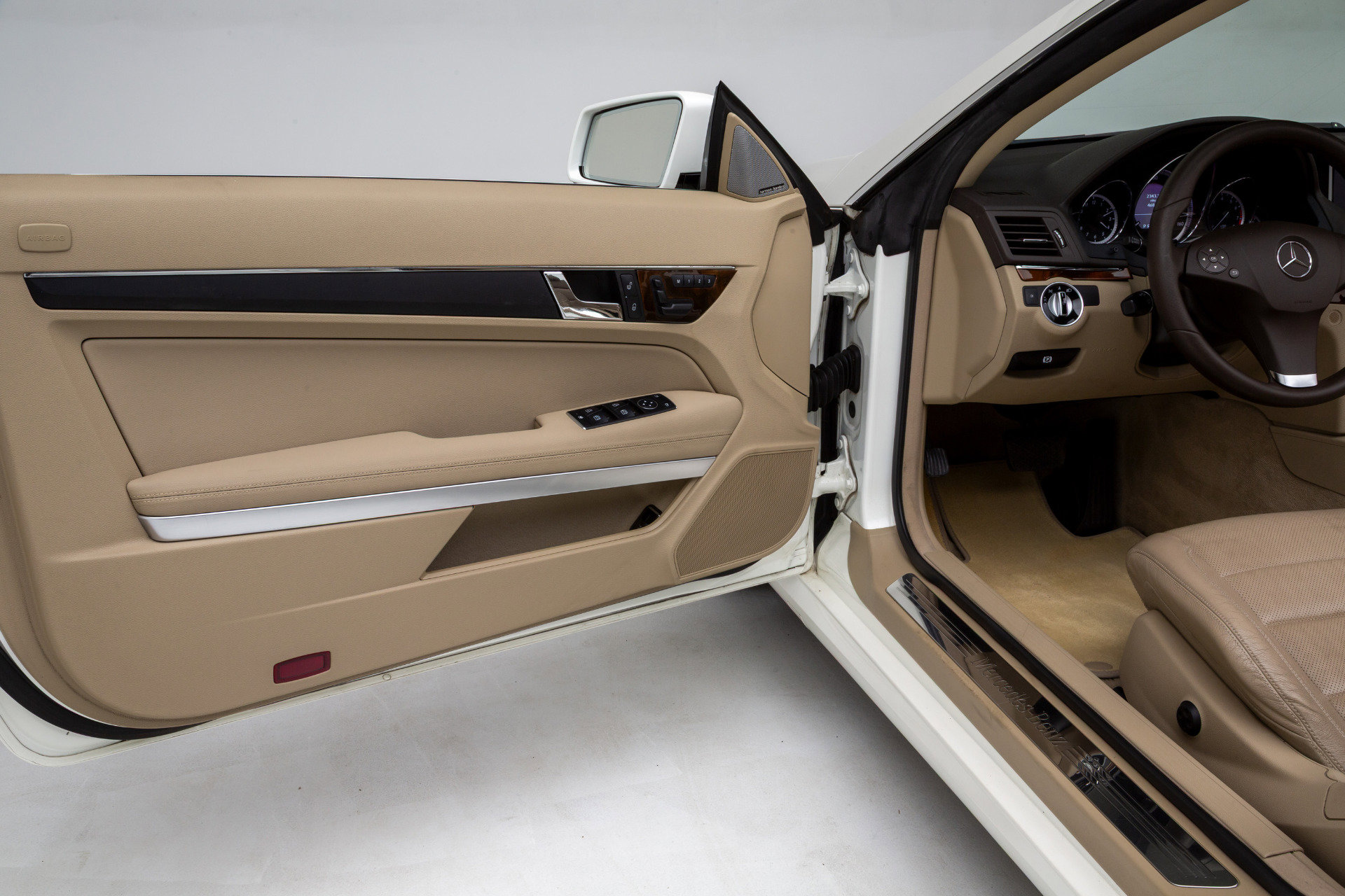 Used 2011 Mercedes-Benz E 550 Cabriolet image 20