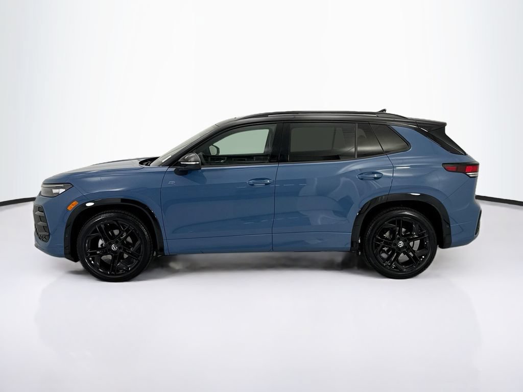 New 2026 Volkswagen Tiguan SE R-Line FWD image 8