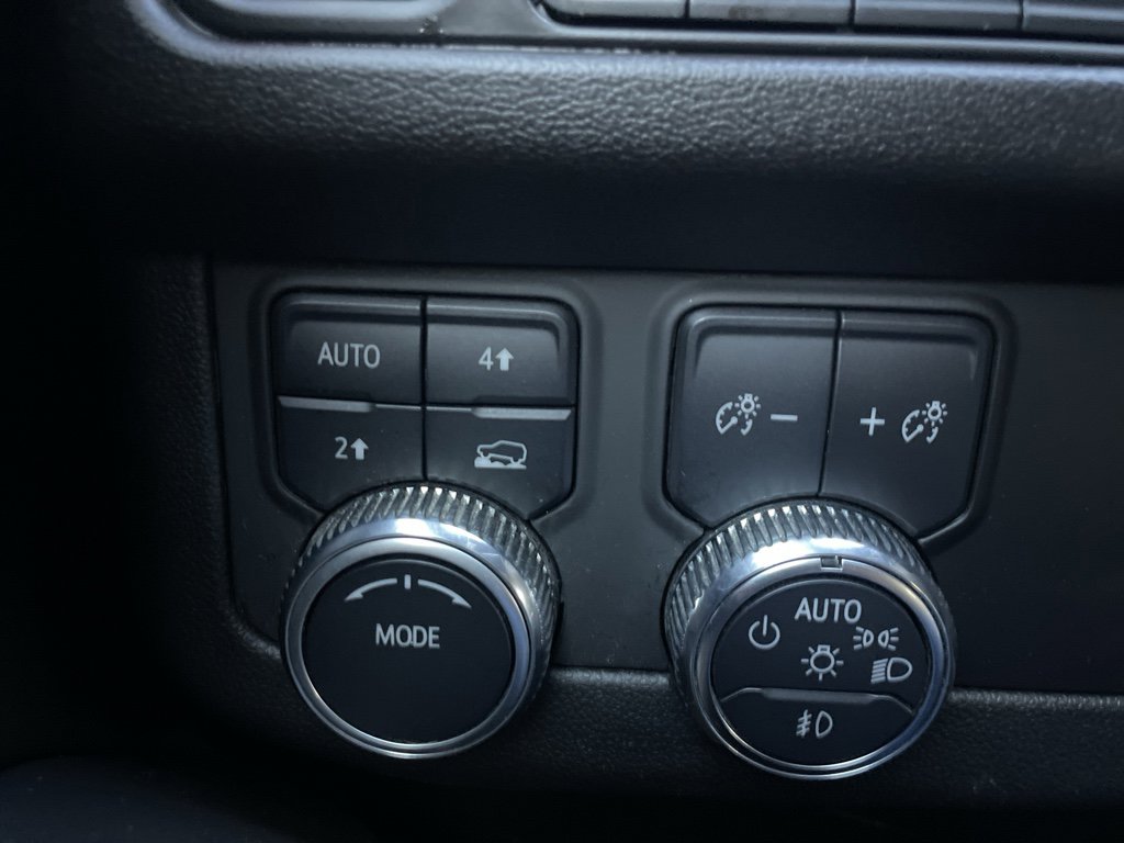 Used 2023 GMC Yukon SLT image 24