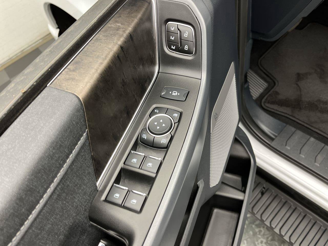 Certified 2023 Ford F350 Lariat w/ Sport Appearance Package AWD/4WD image 11
