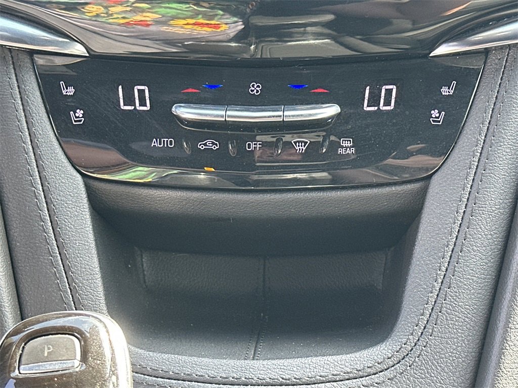 Used 2020 Cadillac XT6 Premium Luxury w/ Platinum Package image 32