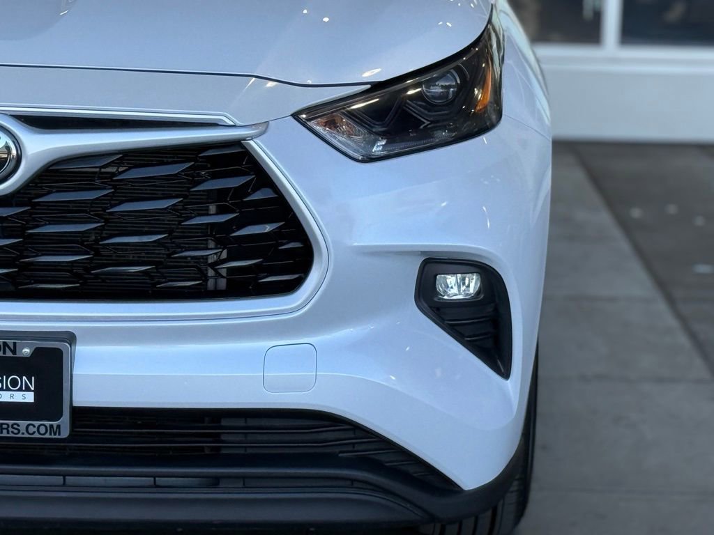 Certified 2023 Toyota Highlander XLE image 6