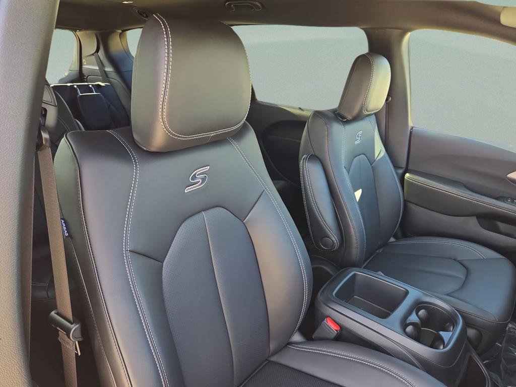 New 2026 Chrysler Pacifica Select w/ S Appearance Package FWD image 32