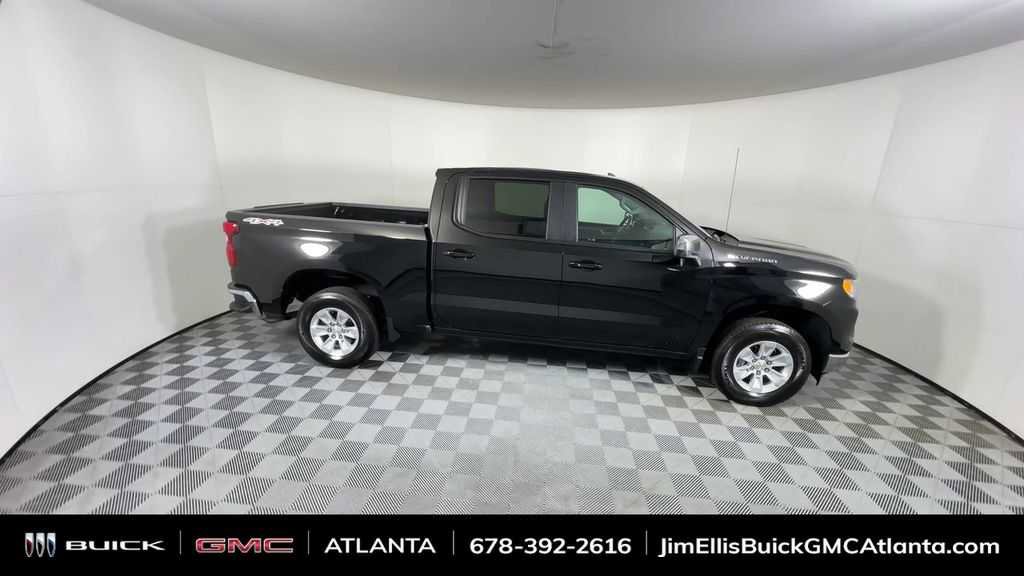 Used 2025 Chevrolet Silverado 1500 LT image 10