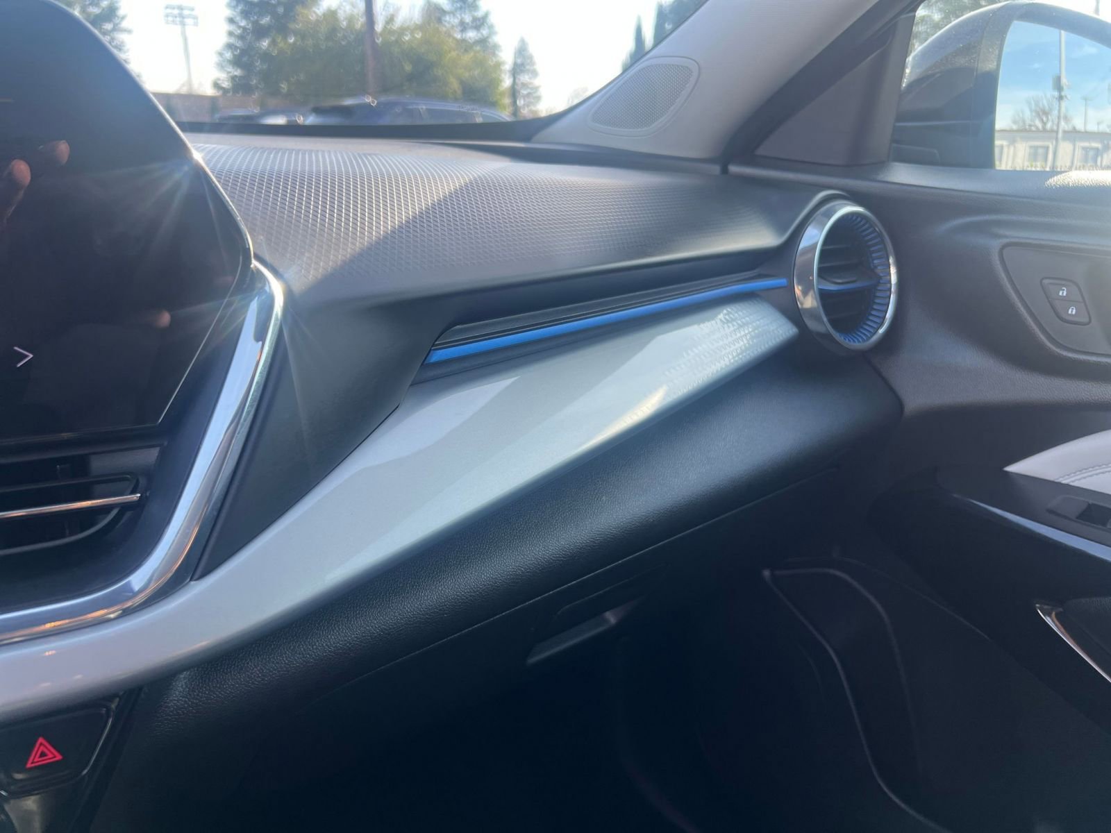 Used 2025 Chevrolet Trax LT image 35