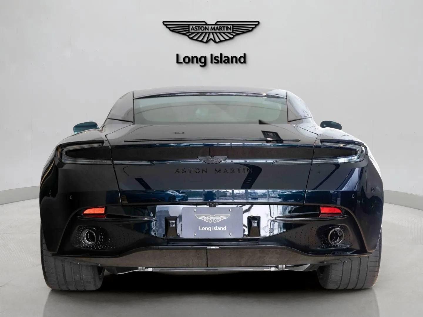 Used 2025 Aston Martin DB12 Coupe RWD image 11