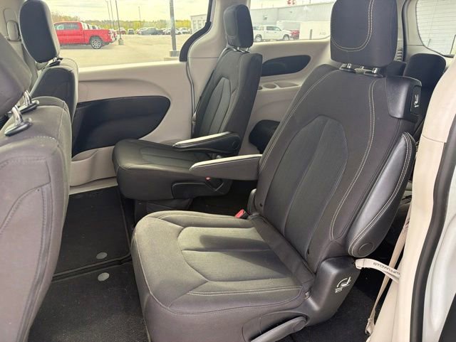 Used 2023 Chrysler Voyager LX FWD image 7