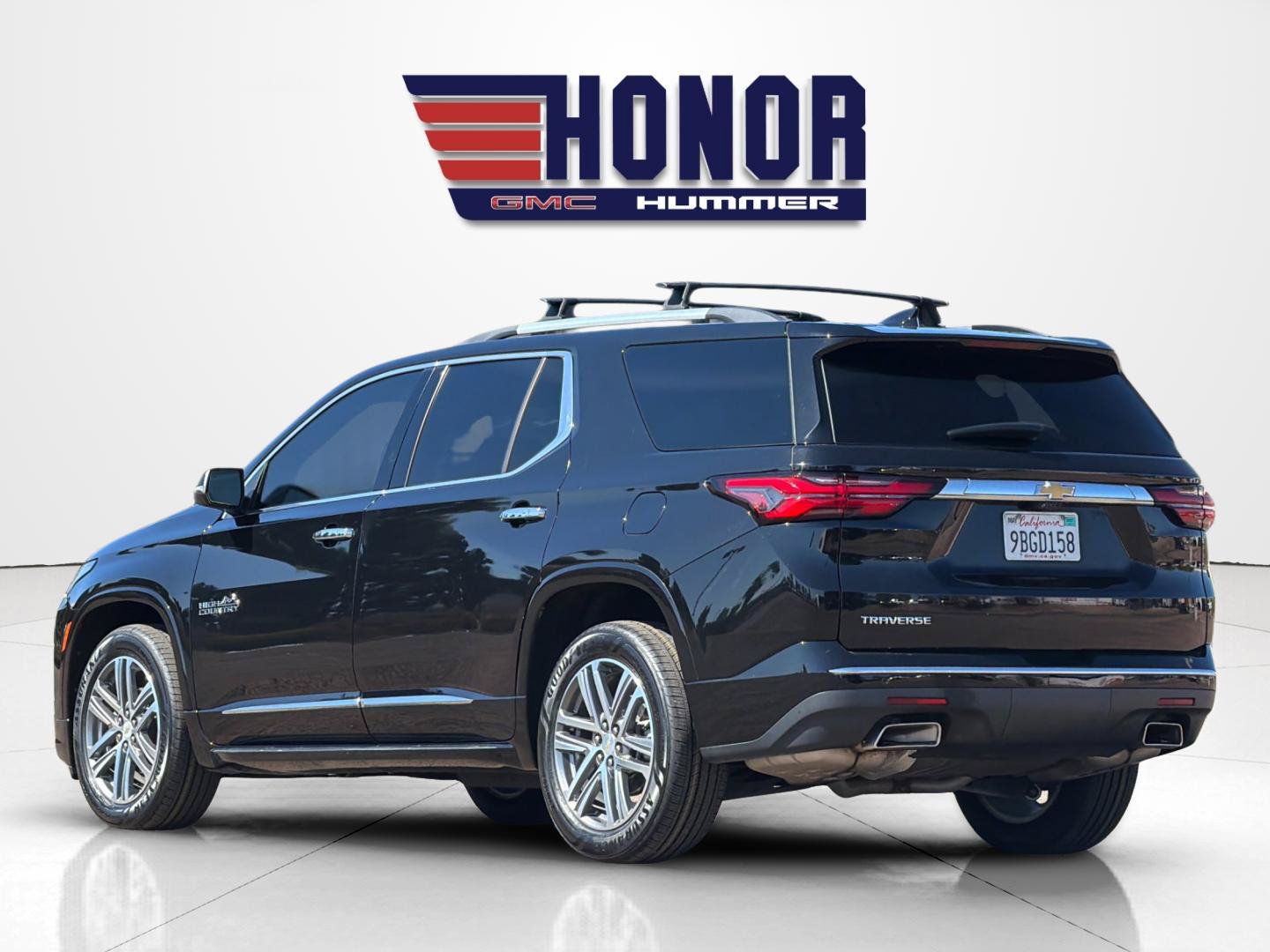 Used 2022 Chevrolet Traverse High Country w/ LPO, 'HIT The Road' Package FWD image 6