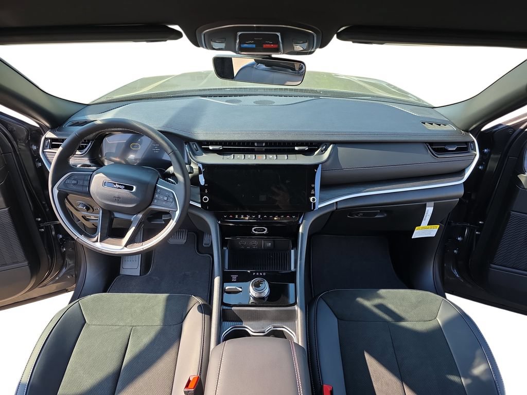 New 2026 Jeep Grand Cherokee L 4WD image 9