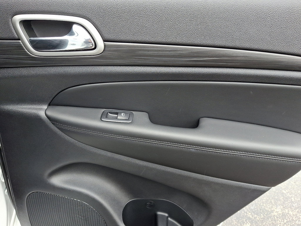 Used 2022 Jeep Grand Cherokee Laredo X image 14