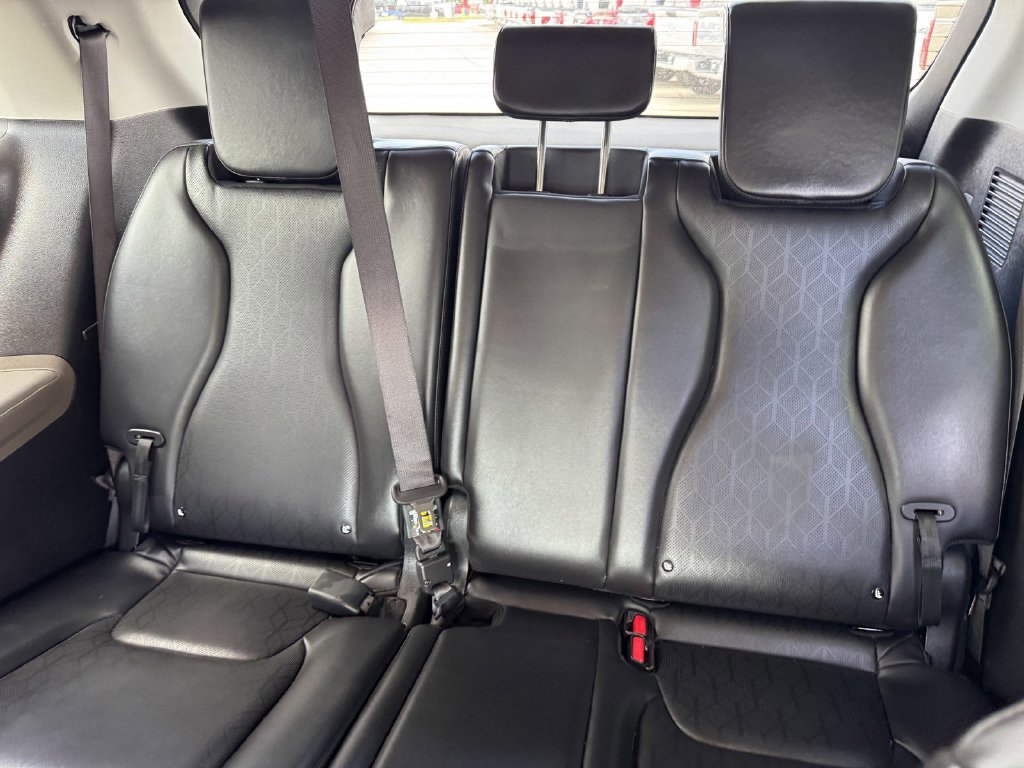 Used 2025 Kia Carnival FWD image 13