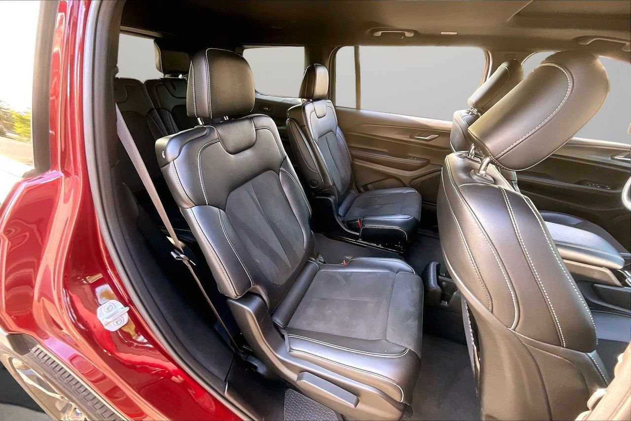 Certified 2025 Jeep Grand Cherokee L Altitude AWD/4WD image 25