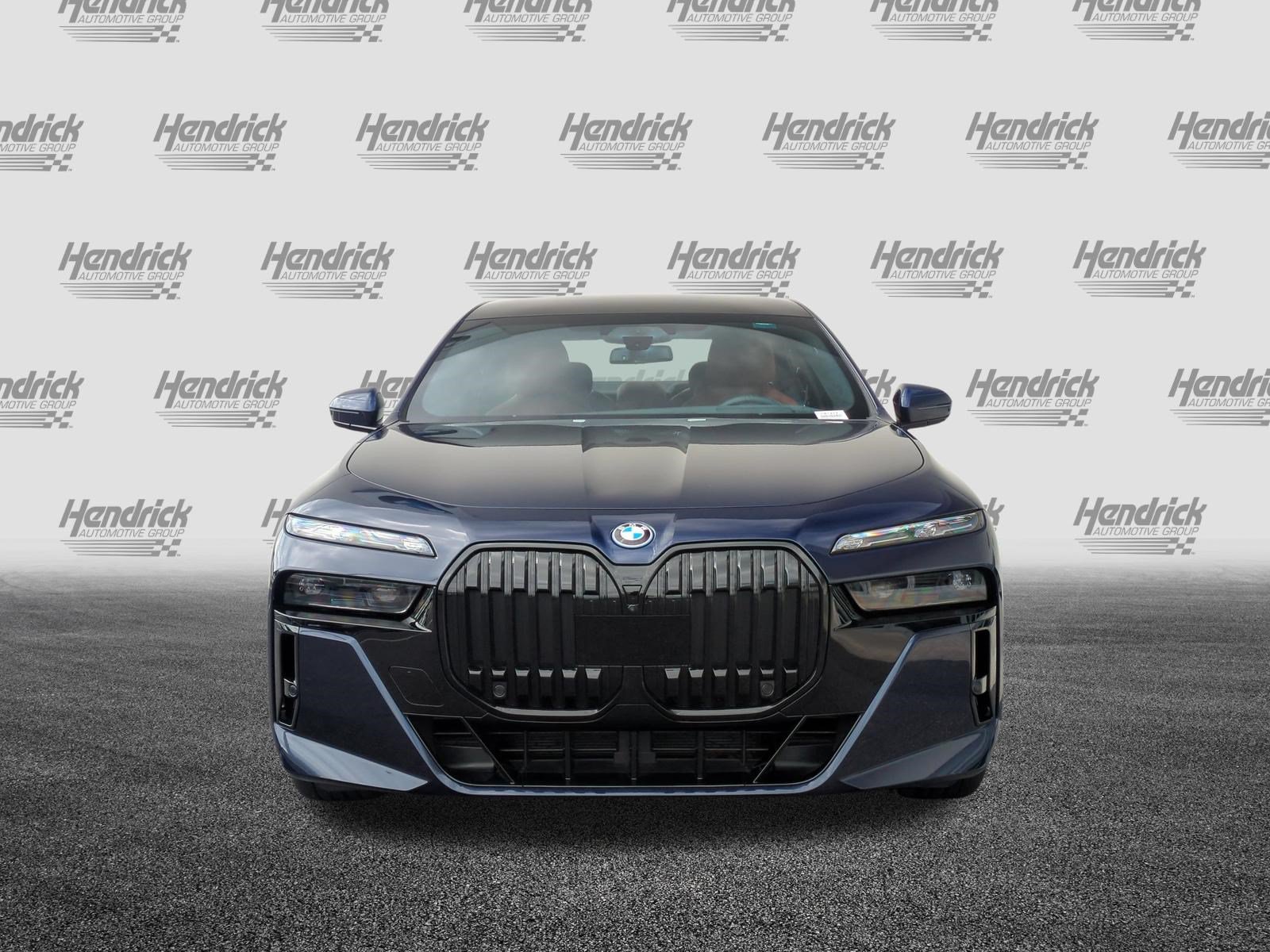Used 2024 BMW i7 xDrive60 w/ Executive Package AWD/4WD image 3