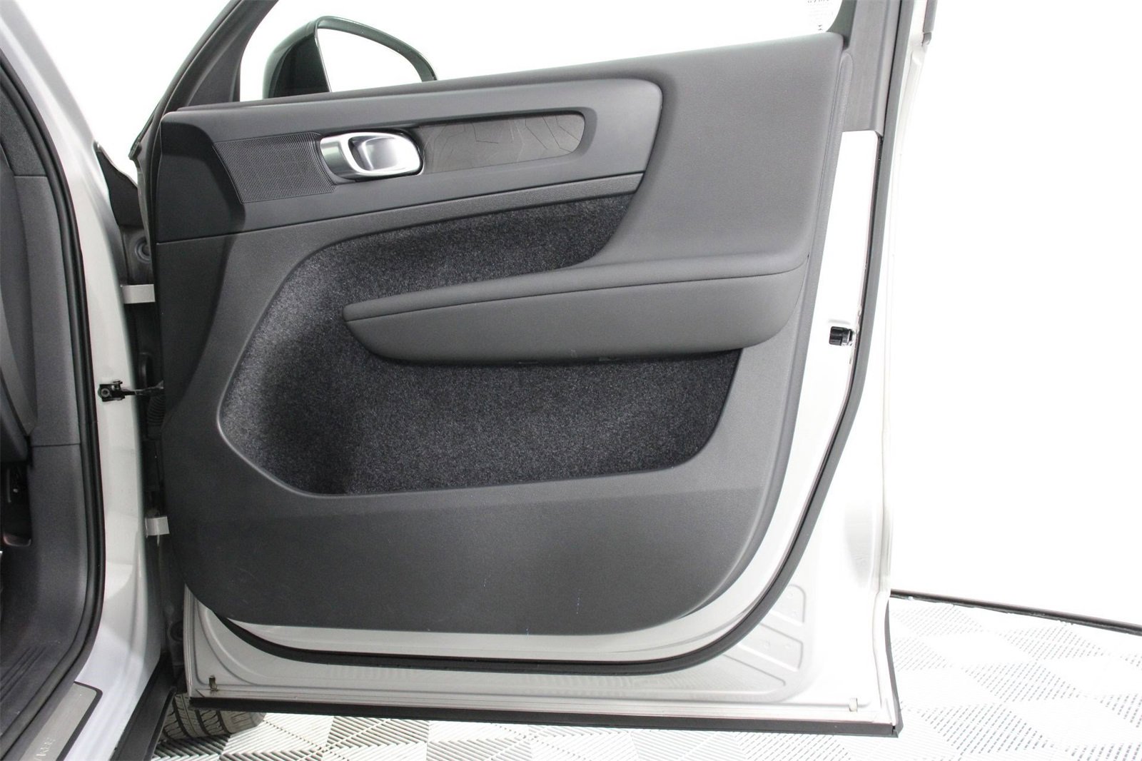 Certified 2023 Volvo C40 Recharge Core w/ Climate Package image 21