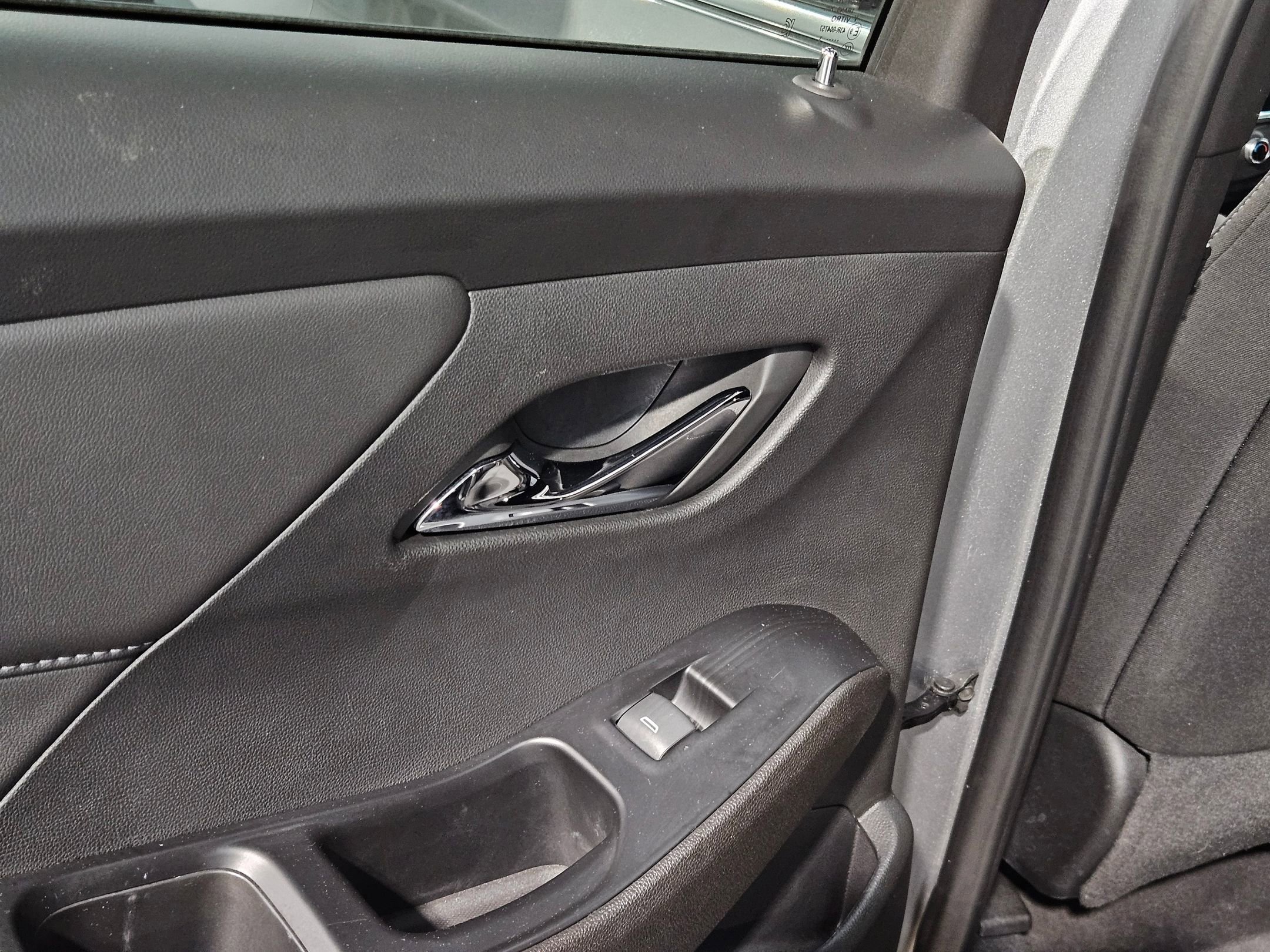 Used 2023 Chevrolet Traverse LT image 34