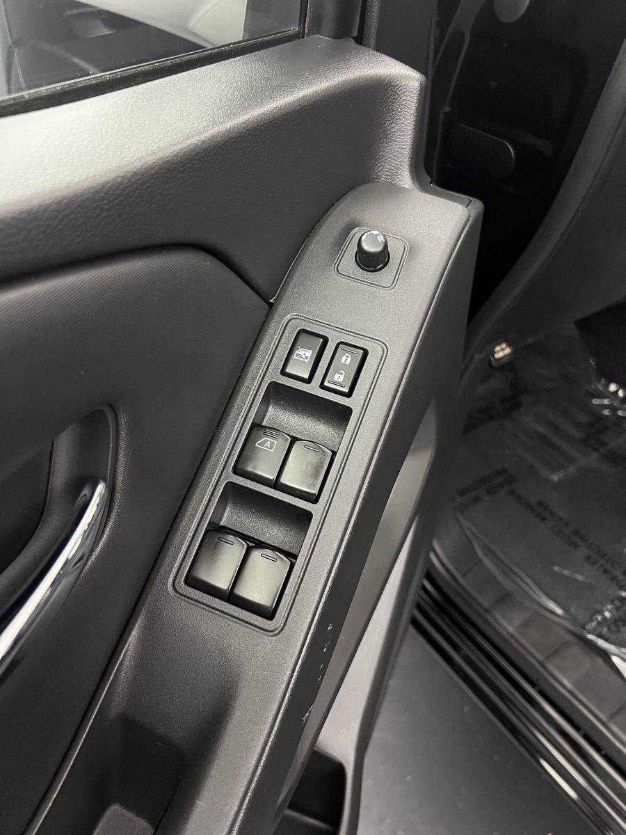 Used 2022 Nissan Frontier SV RWD image 17