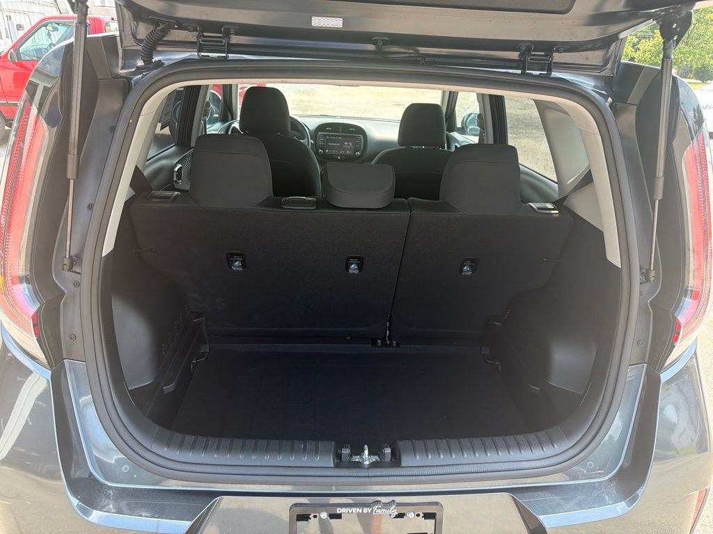 Used 2025 Kia Soul LX w/ LX Technology Package FWD image 10