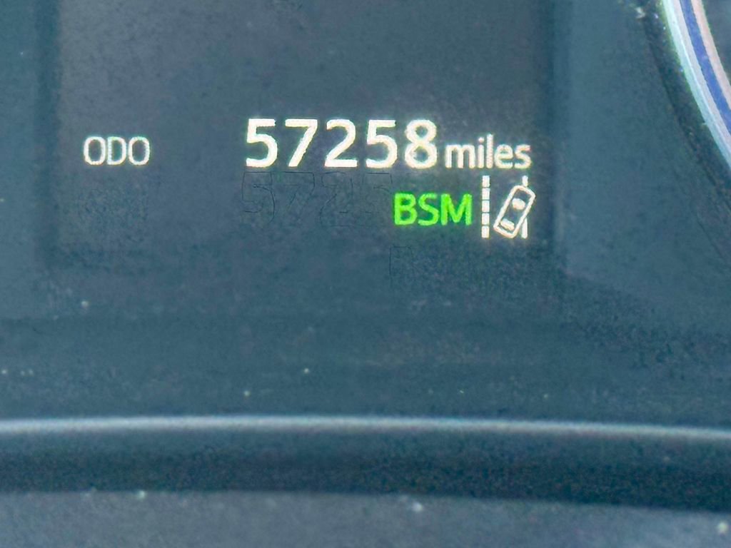 Used 2019 Toyota Highlander XLE AWD/4WD image 25