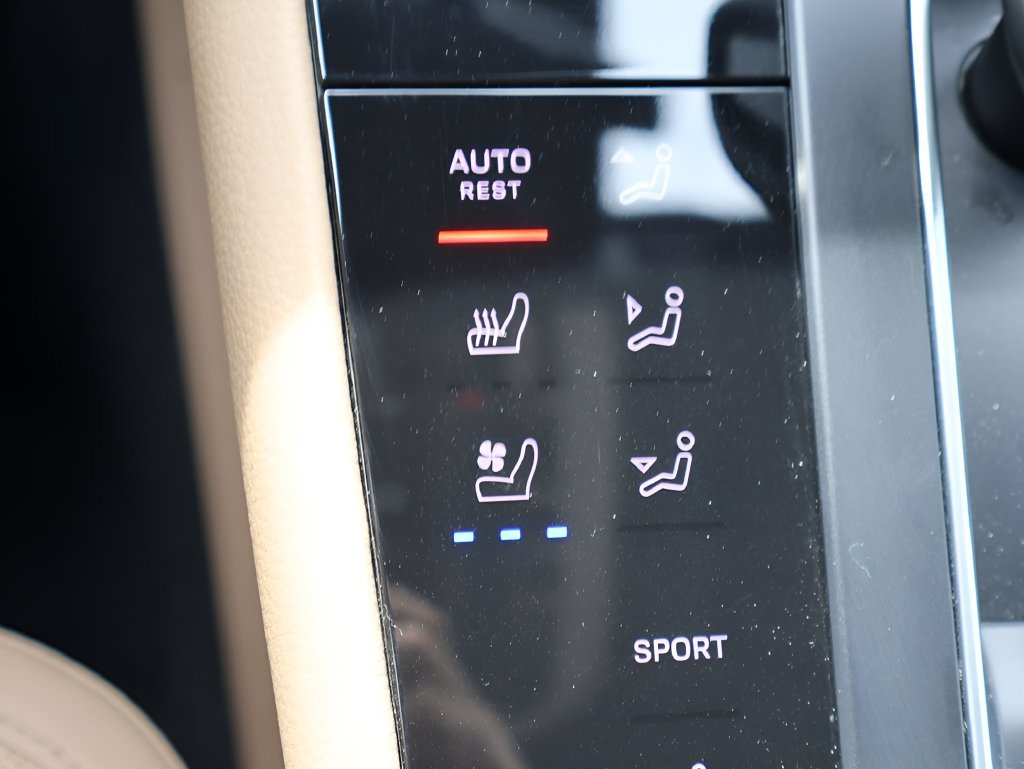 Certified 2024 Porsche Macan S AWD/4WD image 26