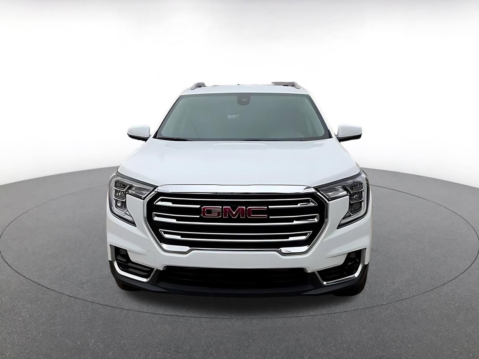 Used 2024 GMC Terrain SLT AWD/4WD image 4
