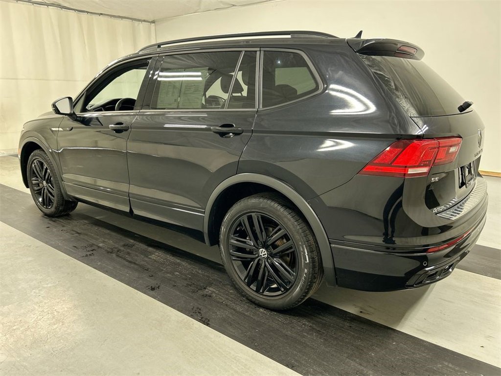 Certified 2022 Volkswagen Tiguan SE R-Line image 9