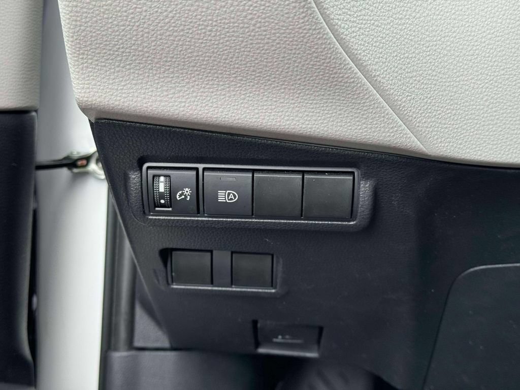 Used 2023 Toyota Corolla Cross L FWD image 20