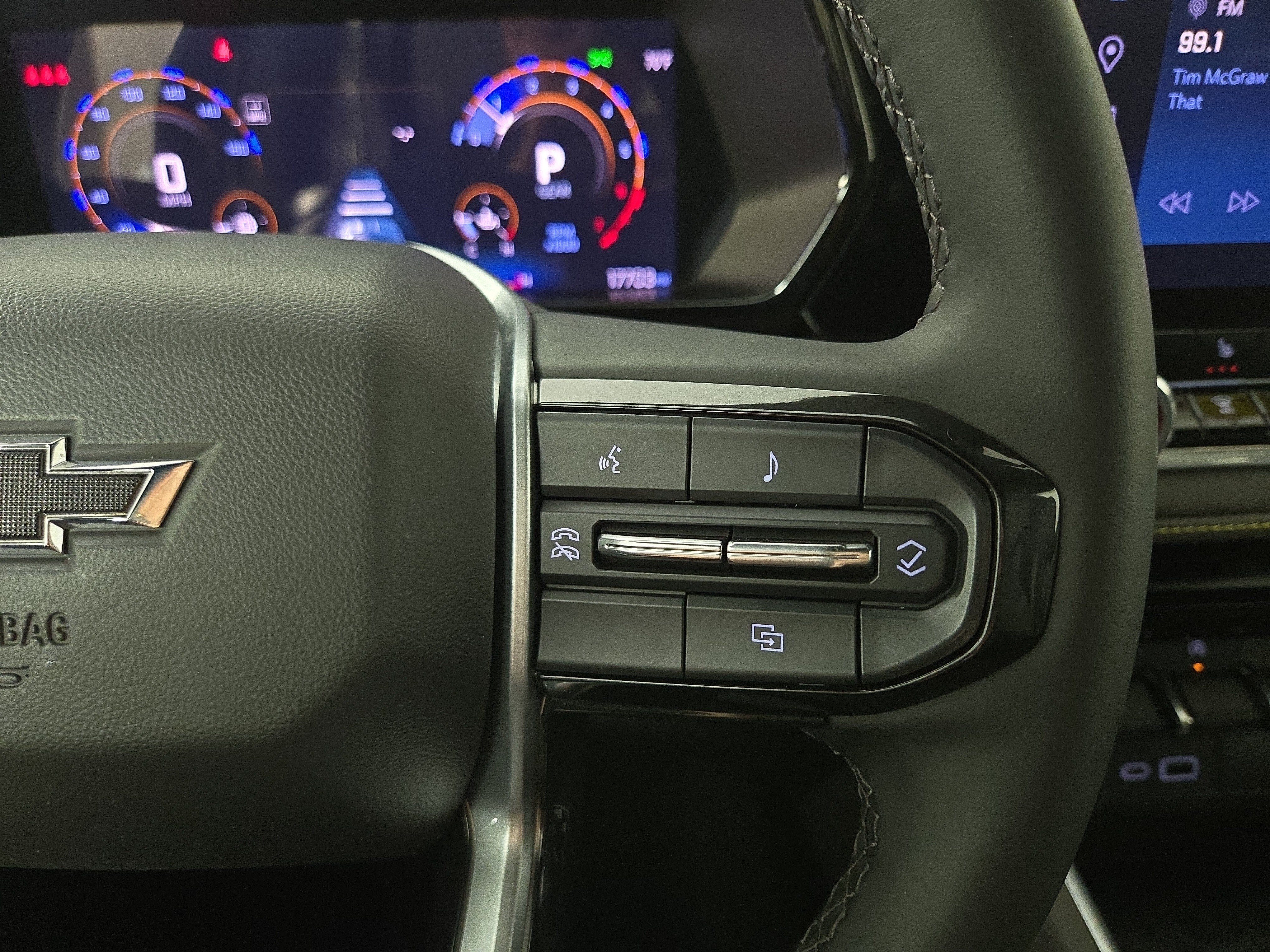 Used 2024 Chevrolet Colorado ZR2 w/ Safety Package AWD/4WD image 16