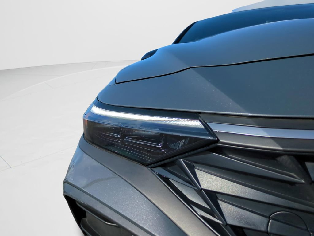 Certified 2025 Hyundai Elantra Sport w/ Cargo Package image 21