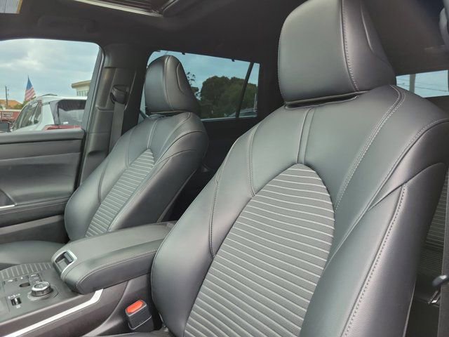 Used 2023 Toyota Highlander XSE AWD/4WD image 15
