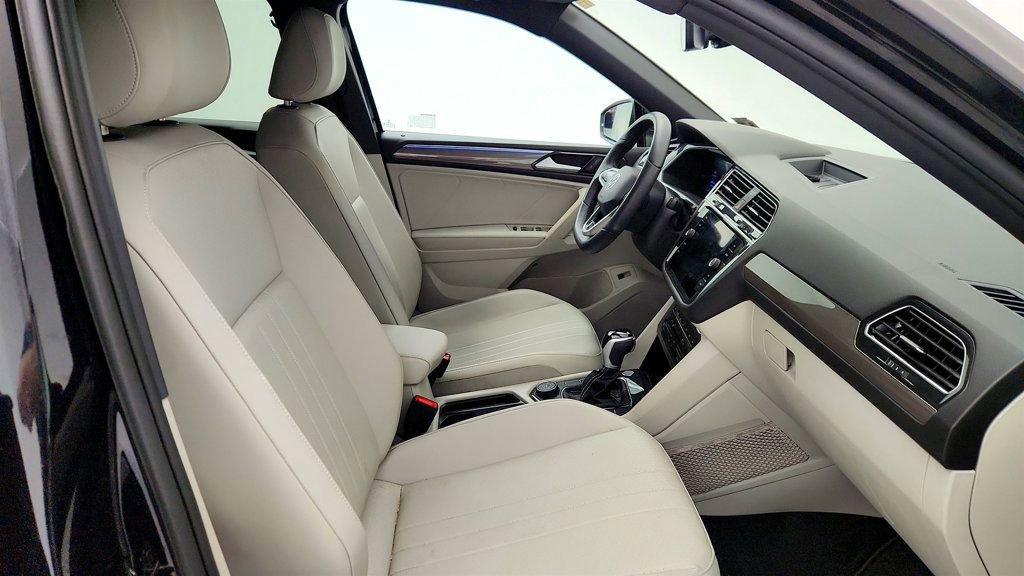 Used 2024 Volkswagen Tiguan SE R-Line AWD/4WD image 24