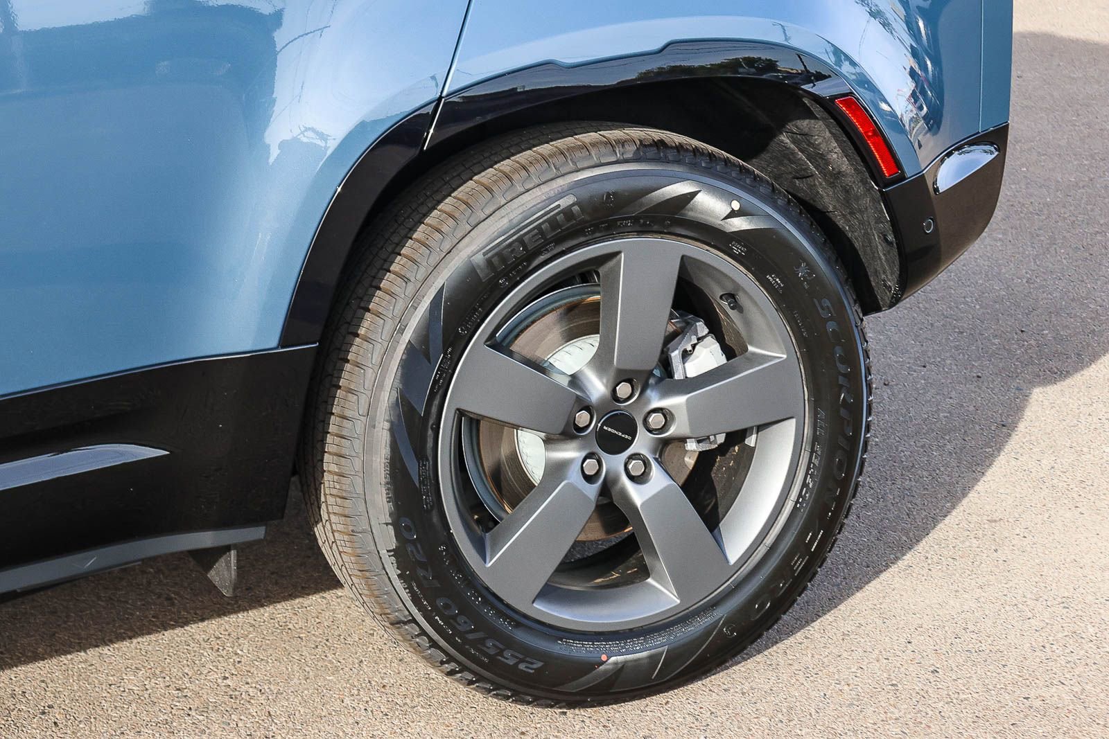 New 2026 Land Rover Defender 110 X-Dynamic SE image 10