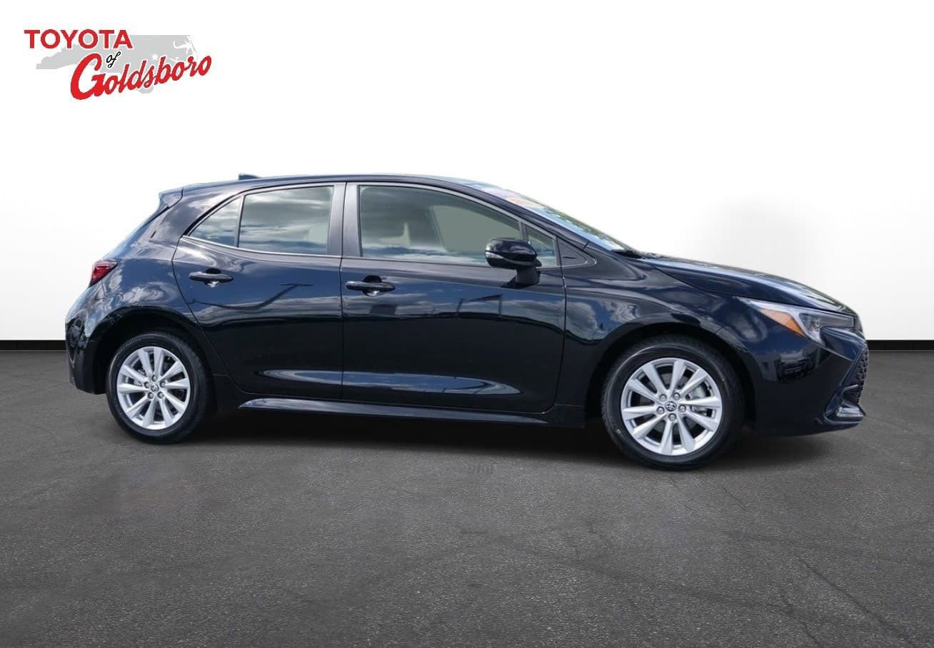 Used 2025 Toyota Corolla SE image 5