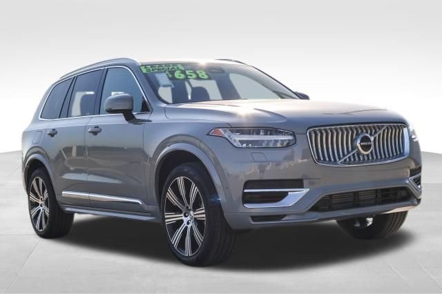 Used 2025 Volvo XC90 T8 Plus w/ Protection Package Premier AWD/4WD image 3