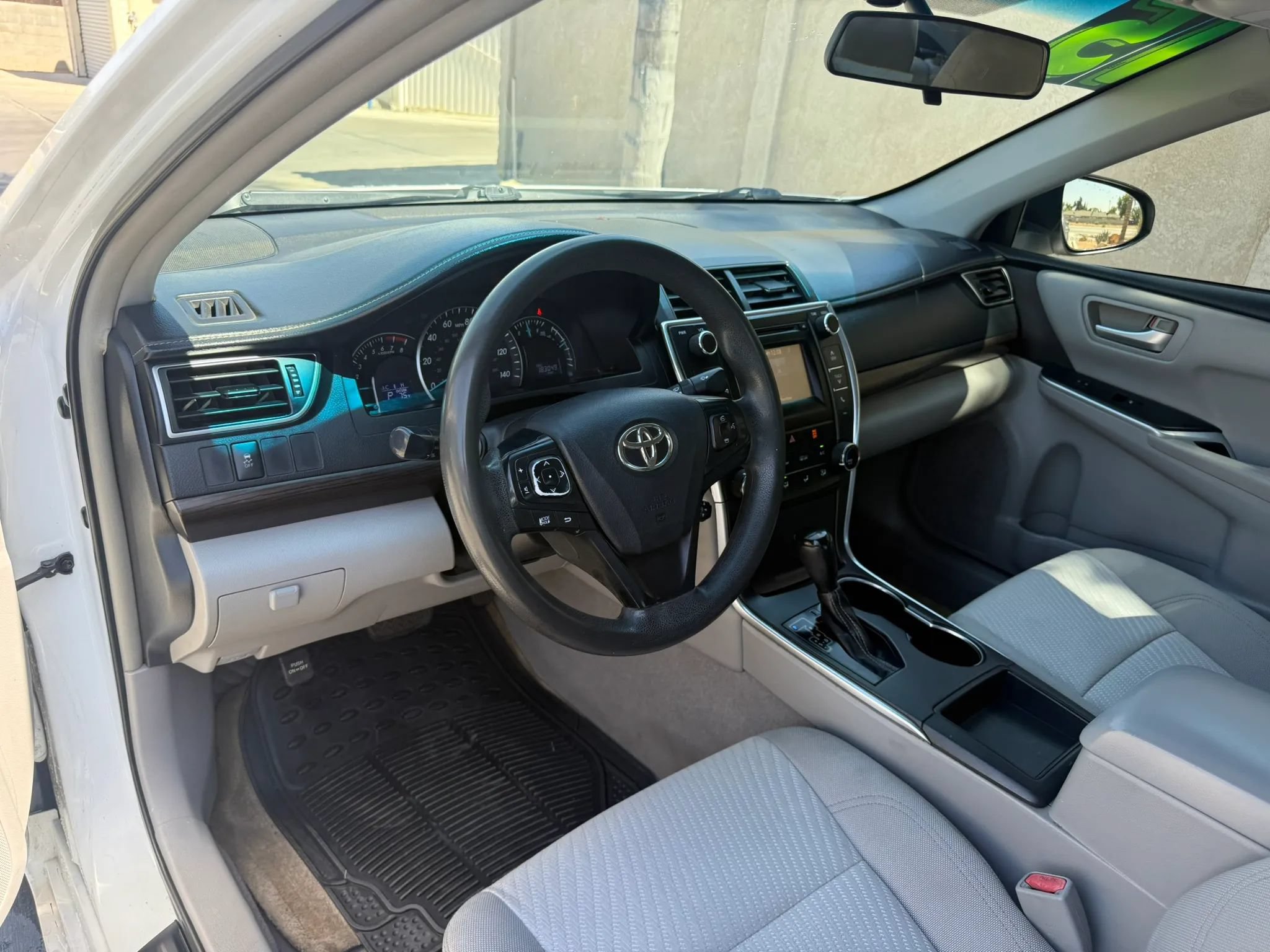 Used 2015 Toyota Camry LE FWD image 17