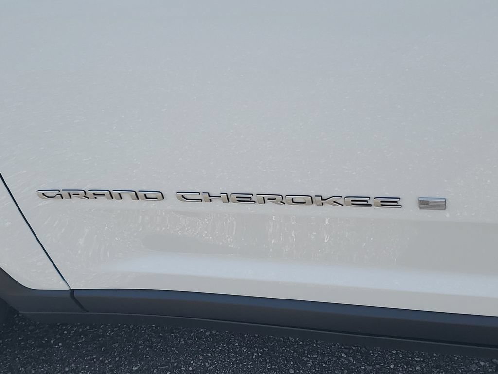 Used 2025 Jeep Grand Cherokee Laredo X w/ Luxury Tech Group I AWD/4WD image 28