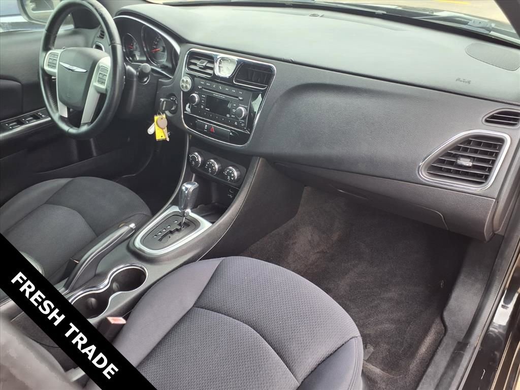 Used 2014 Chrysler 200 Touring w/ 200 Super S Group image 28