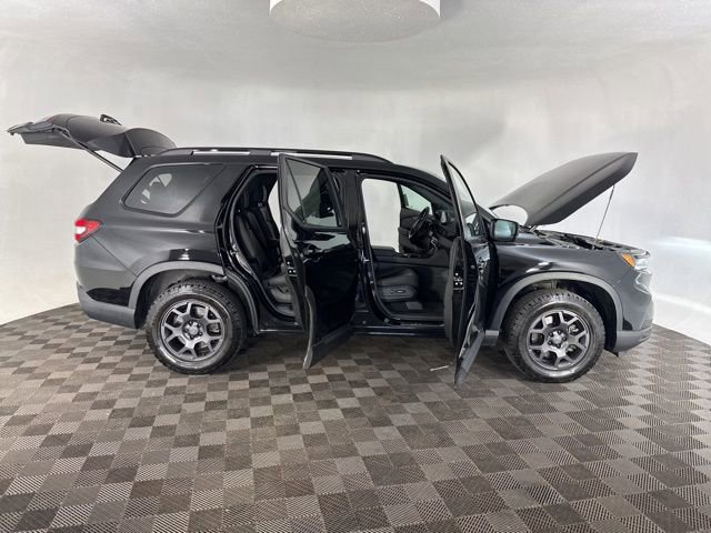 Certified 2025 Honda Pilot TrailSport image 17