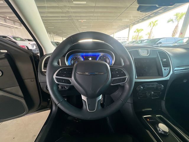 Used 2023 Chrysler 300 Touring L w/ Comfort Group image 14