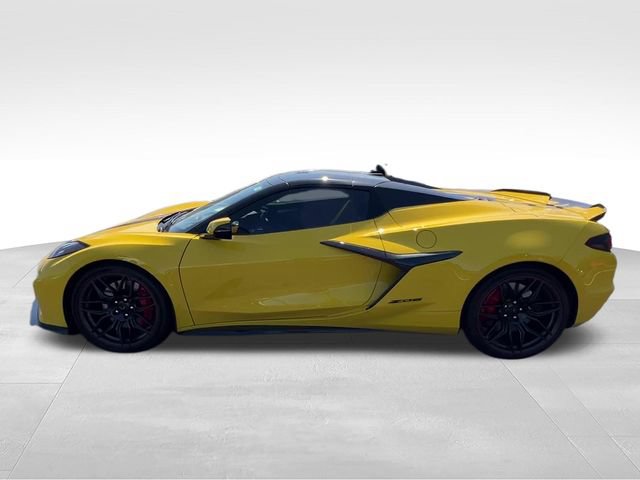 Used 2025 Chevrolet Corvette Z06 RWD image 3