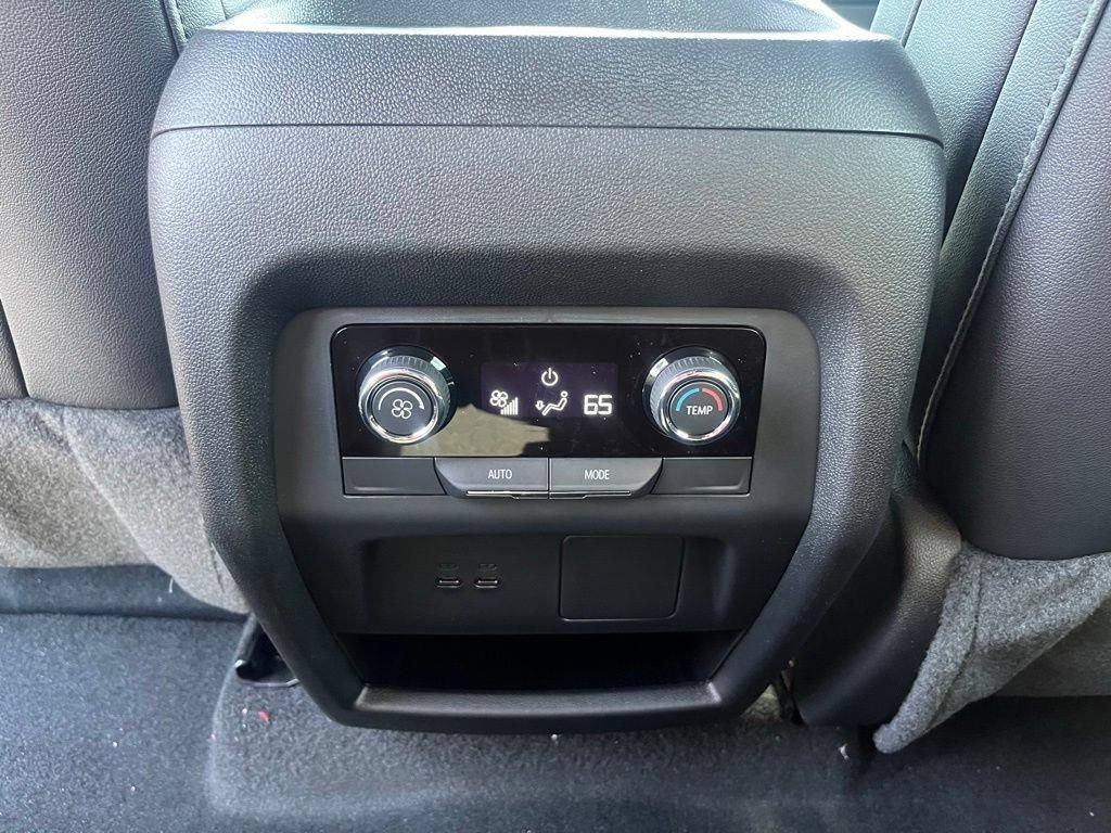 New 2026 Chevrolet Traverse Z71 w/ Driver Confidence Package AWD/4WD image 24