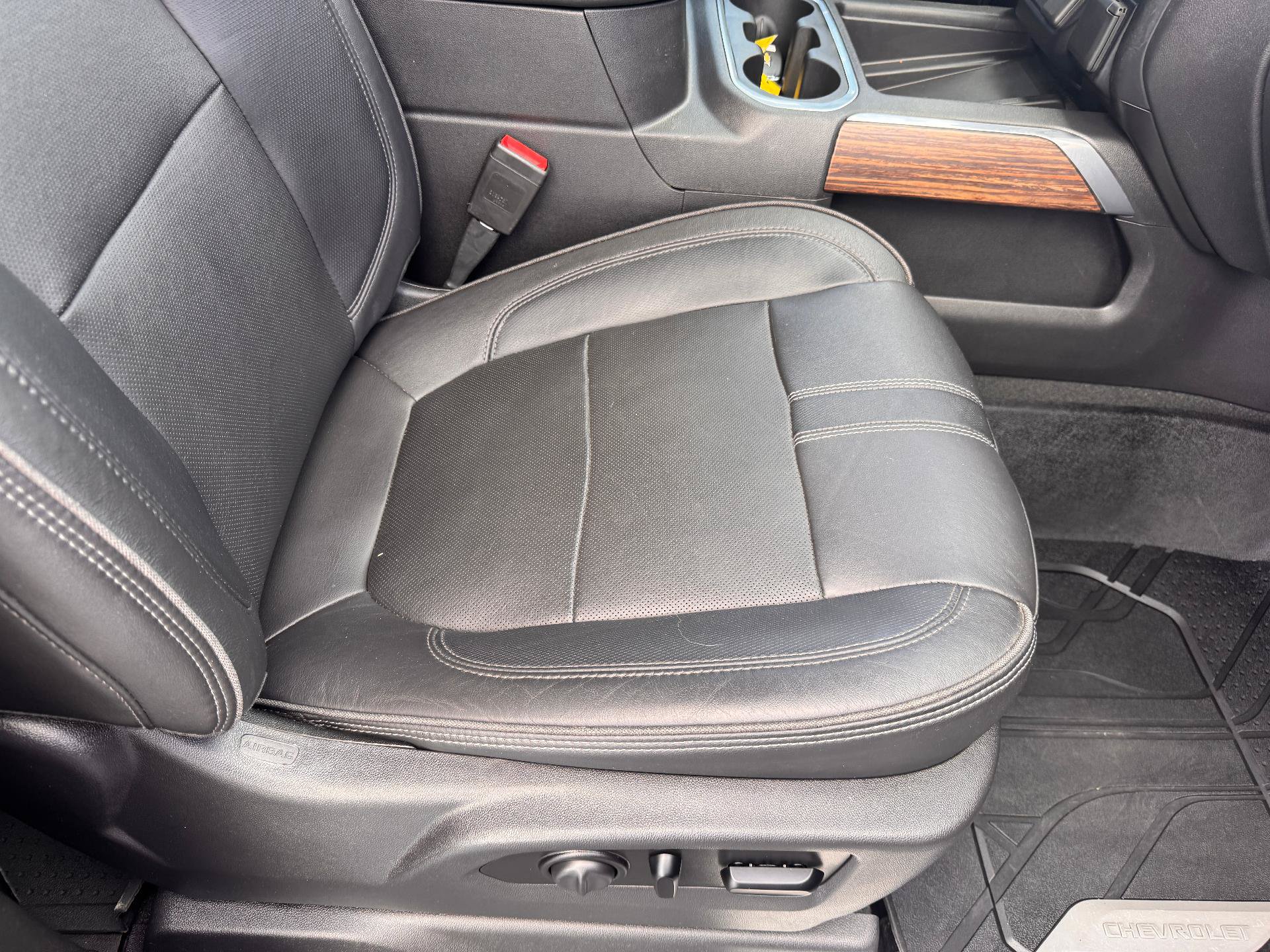 Used 2021 Chevrolet Silverado 1500 High Country w/ Technology Package AWD/4WD image 17