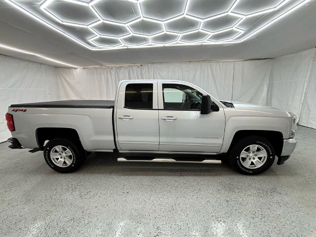 Used 2019 Chevrolet Silverado 1500 LT image 2